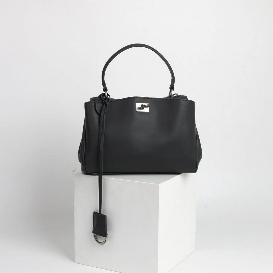 Сумки в стиле Balenciaga Rodeo на Lamoda