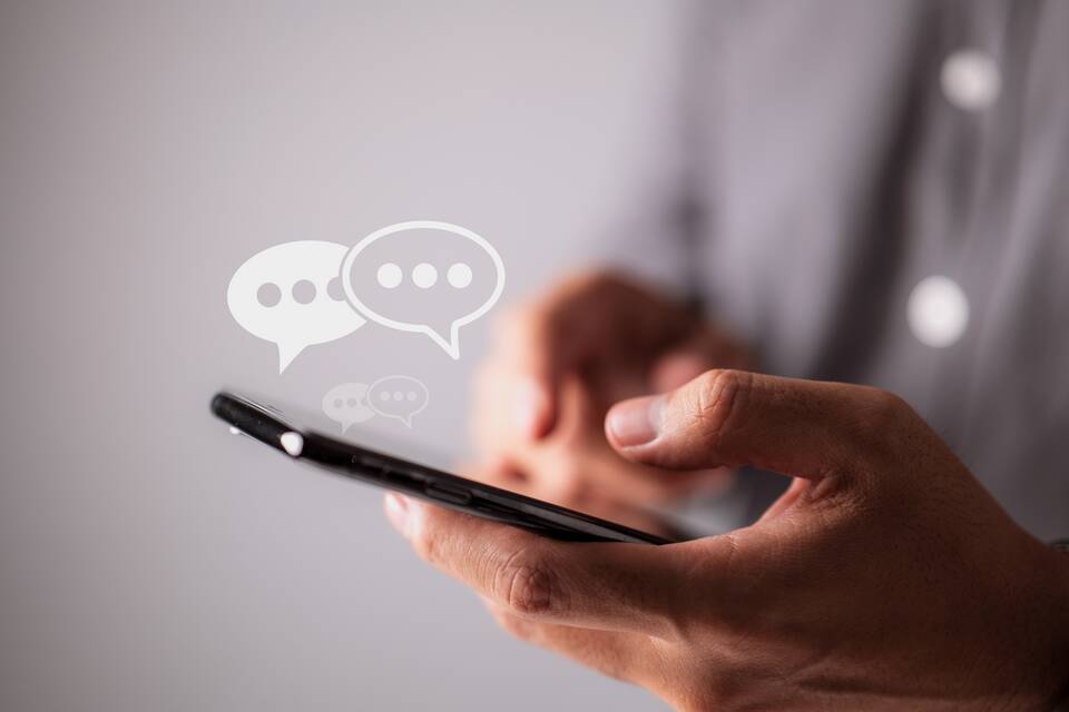 Взломали WhatsApp и отправляют сообщения: что делать